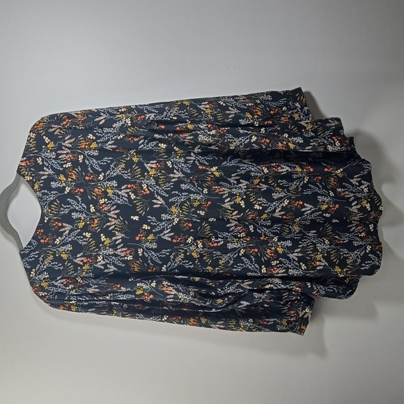 My Danielle Black Floral Top NWT - Picture 7 of 8